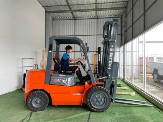 ขับรถโฟล์คลิฟท์