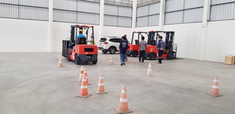 ขับรถโฟล์คลิฟท์