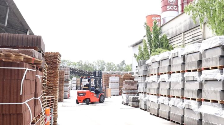 รถโฟล์คลิฟท์-ไฟฟ้า-ใช้งานกลางแจ้ง