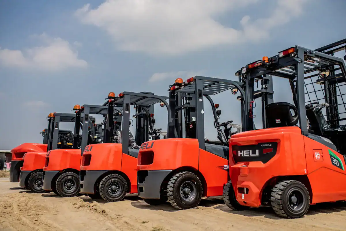 รถยกอุตสาหกรรม รถโฟล์คลิฟท์ Heli ราคา และบริการดีที่สุด สำหรับคลังสินค้า ทั่วประเทศ สมุทรปราการ สมุทรสาคร กรุงเทพ นครปฐม ปทุมธานี นนทบุรี อยุธยา ฉะเชิงเทรา ชลบุรี ระยอง ขอนแก่น มหาสารคราม