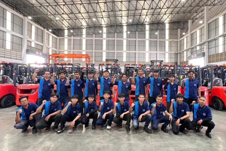 ทีมช่างผู้เชี่ยวชาญจาก บริษัท กู๊ด แอนด์ ริช เพาเวอร์พลัส จำกัด